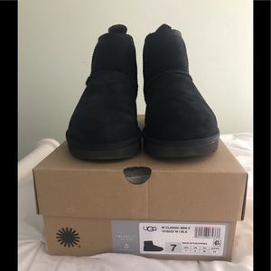 Classic mini UGG blk